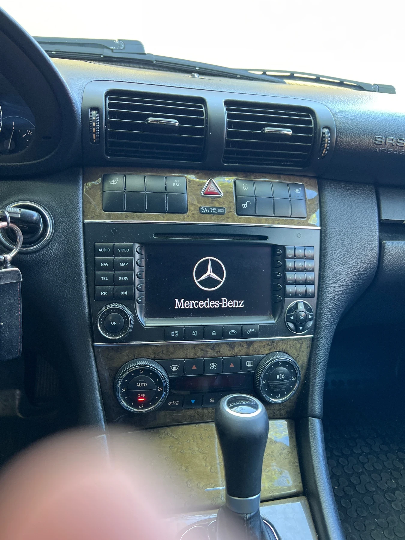 Mercedes-Benz C 220 Автомат само за ценители , снимка 7 - Автомобили и джипове - 56019830