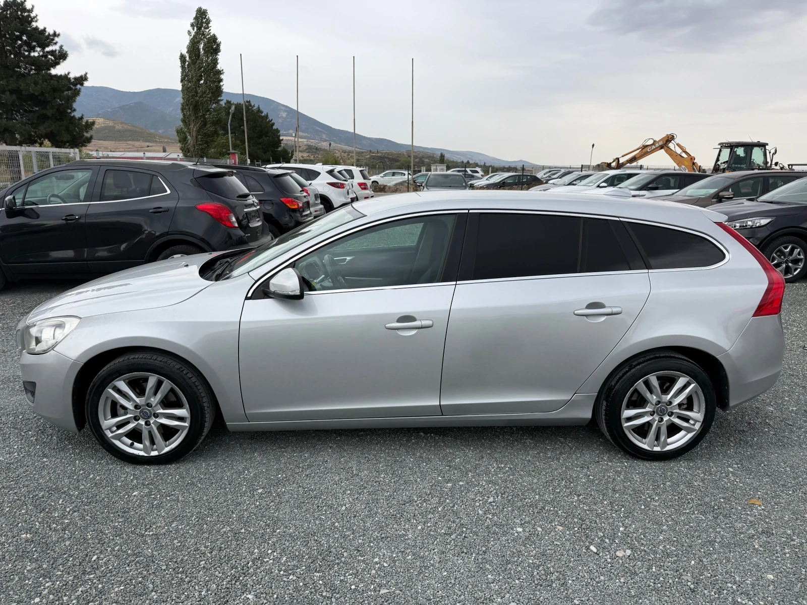 Volvo V60 (KATO НОВА), снимка 10 - Автомобили и джипове - 56272249