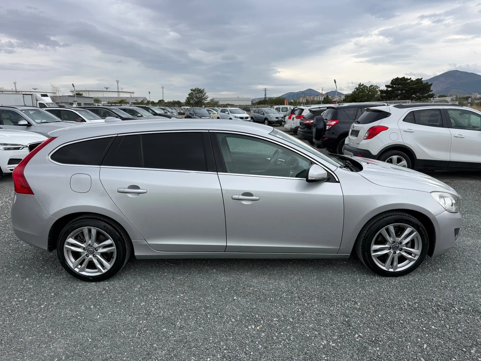 Volvo V60 (KATO НОВА), снимка 4 - Автомобили и джипове - 56272249