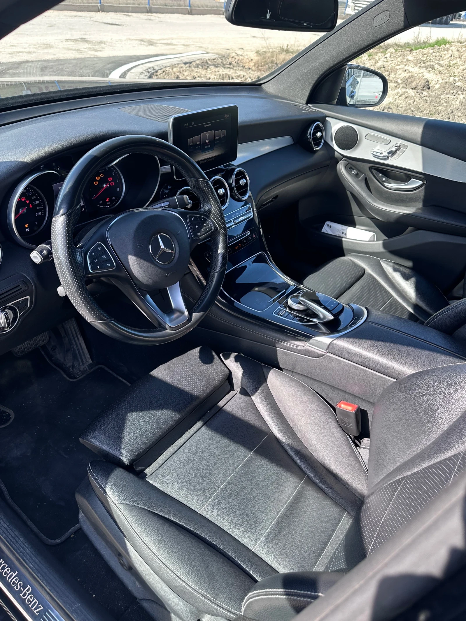 Mercedes-Benz GLC 300 4 MATIC, снимка 11 - Автомобили и джипове - 53767037