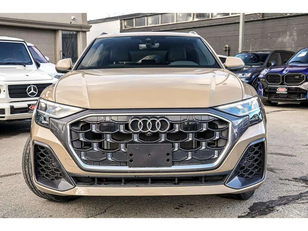 Audi Q8 55TFSI S-Line * Фиксирана цена до БГ * CARFAX * , снимка 2 - Автомобили и джипове - 53960317