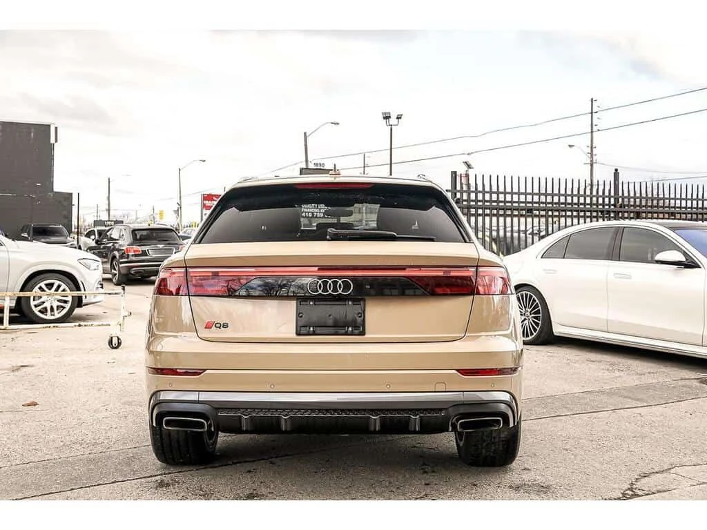 Audi Q8 55TFSI S-Line * Фиксирана цена до БГ * CARFAX * , снимка 4 - Автомобили и джипове - 53960317