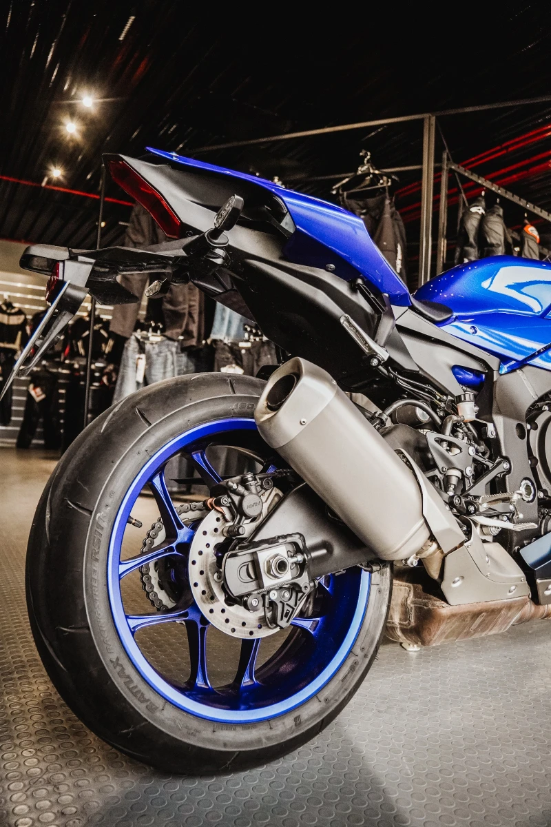 Yamaha YZF-R1   Последен модел   Гаранция до 08/2026   1852 км, снимка 6 - Мотоциклети и мототехника - 53032813