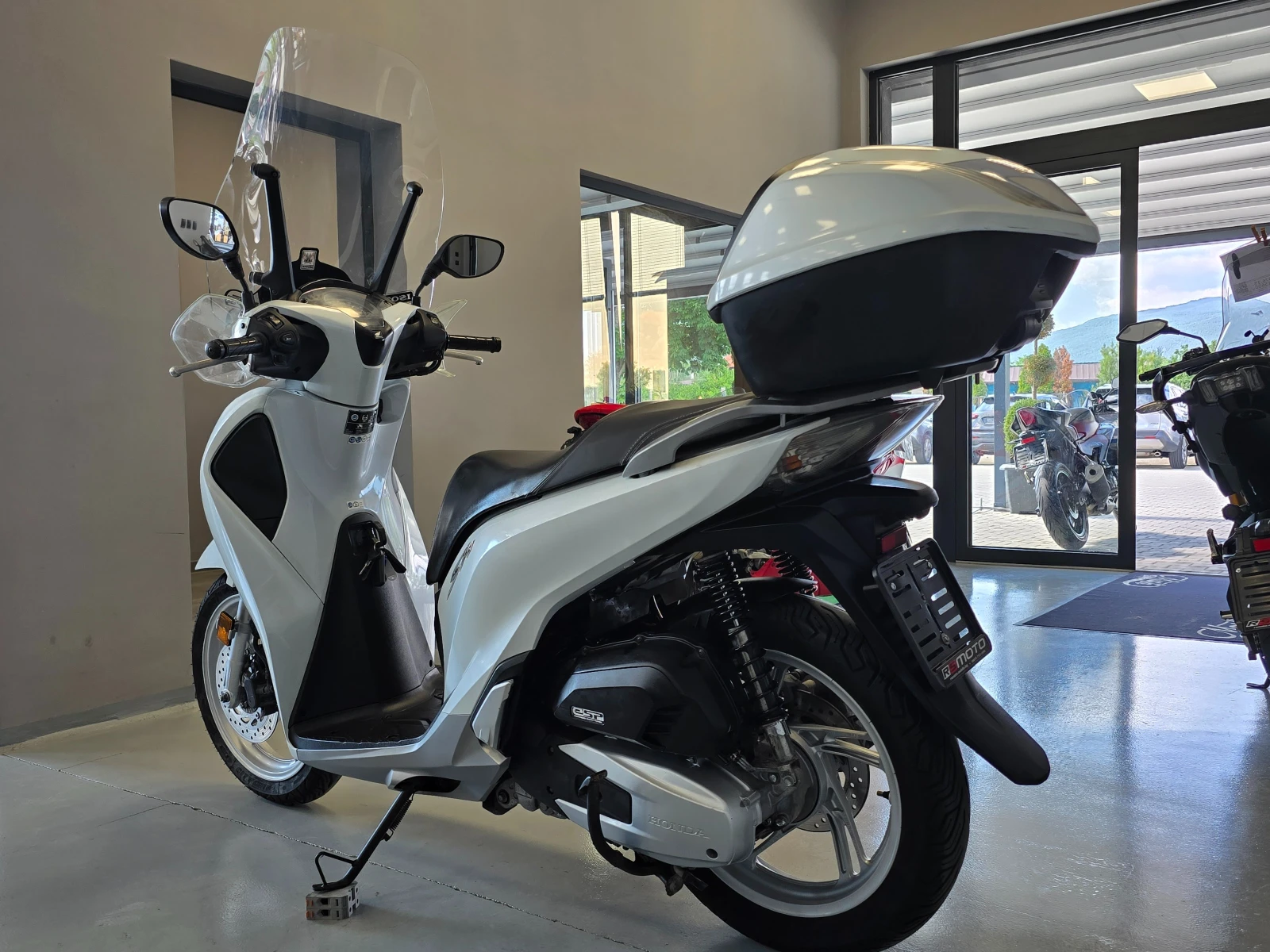 Honda Sh 125ie, ABS, Start-Stop, 2018г., снимка 4 - Мотоциклети и мототехника - 55011764