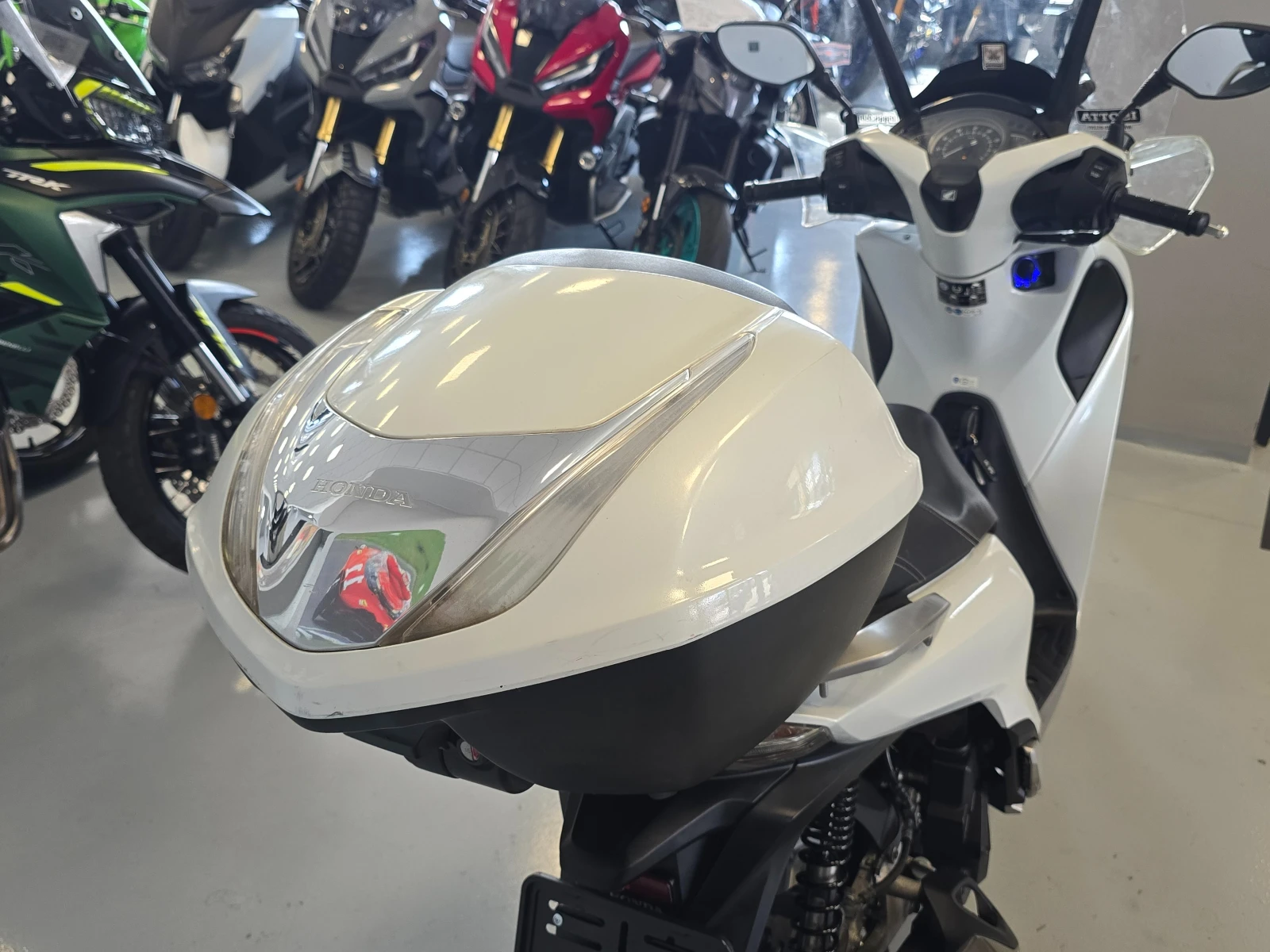 Honda Sh 125ie, ABS, Start-Stop, 2018г., снимка 12 - Мотоциклети и мототехника - 55011764