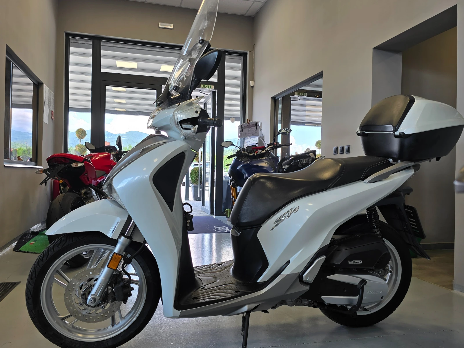 Honda Sh 125ie, ABS, Start-Stop, 2018г., снимка 5 - Мотоциклети и мототехника - 55011764