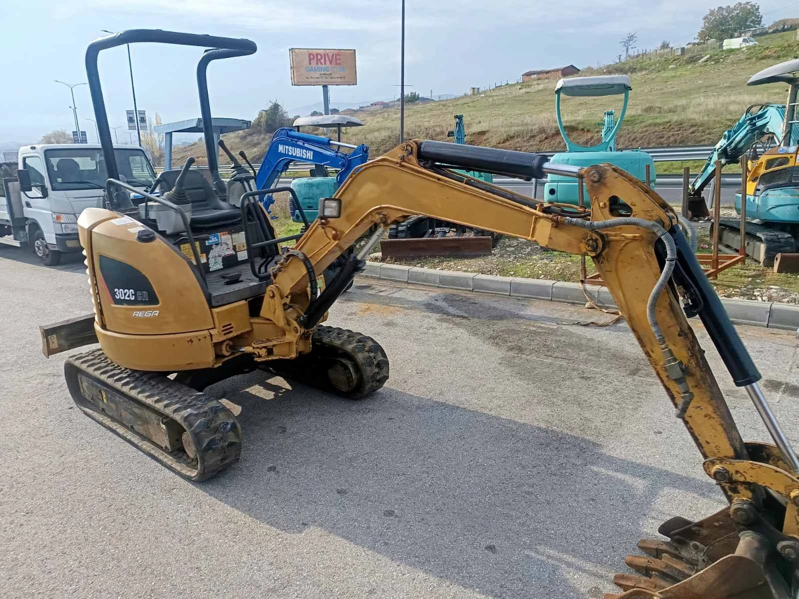  Cat 302    | Mobile.bg   5