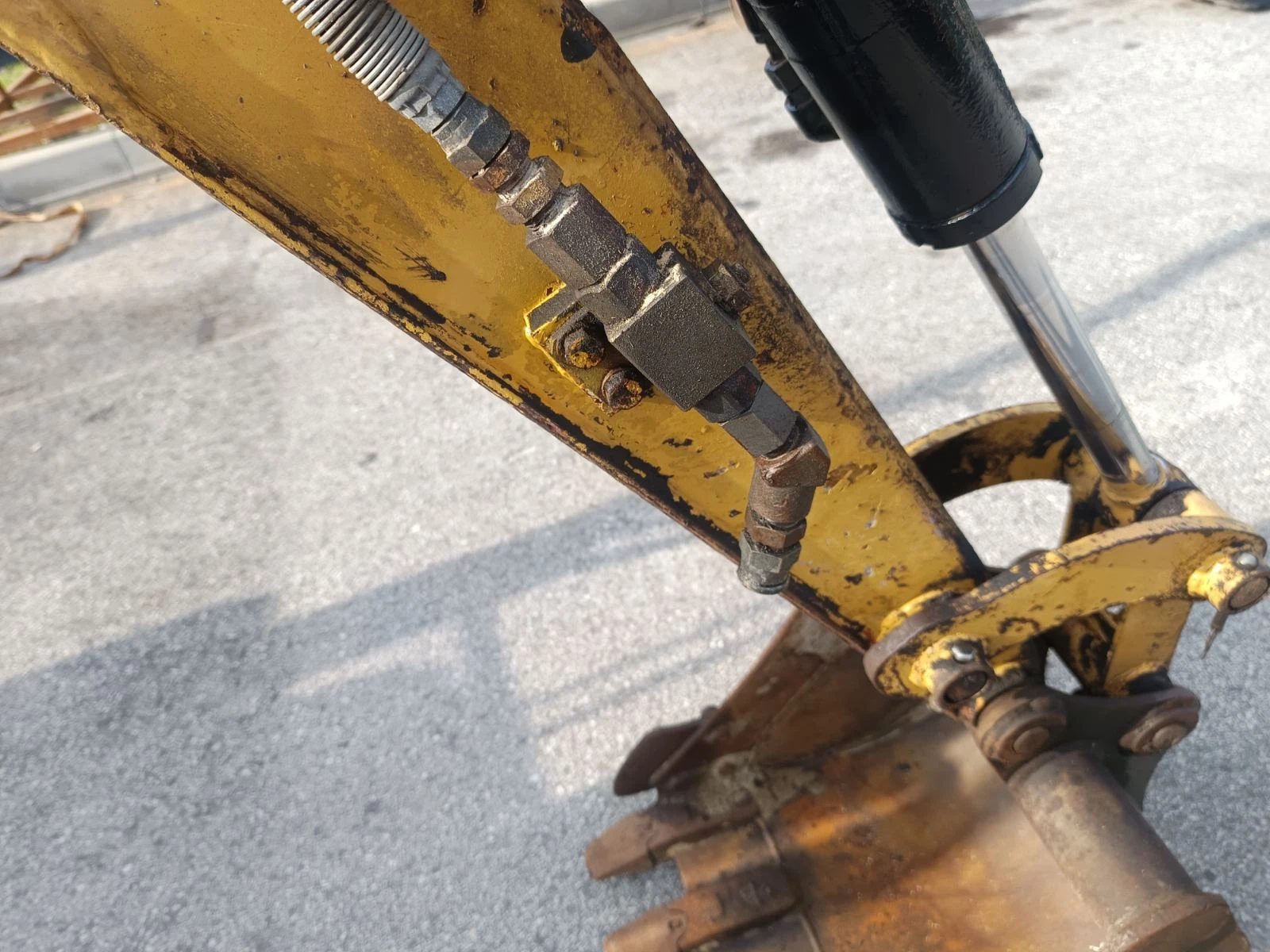  Cat 302    | Mobile.bg   10