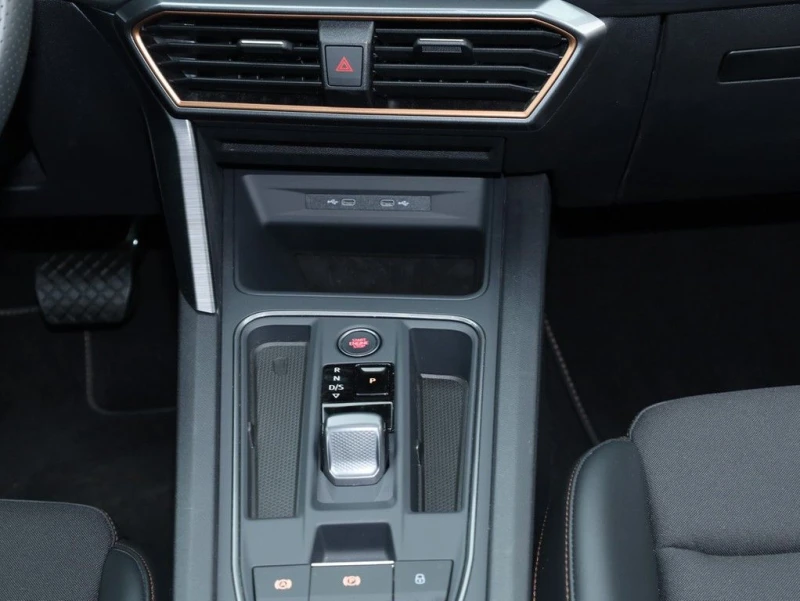 Cupra Formentor 1.4TSI PLUG-IN/204HP/DSG/NAVI/CAM360/187b, снимка 12 - Автомобили и джипове - 47204737