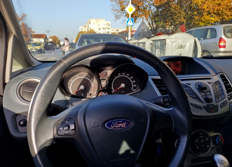 Ford Fiesta 16v A/C (MK-7), снимка 5 - Автомобили и джипове - 47967175