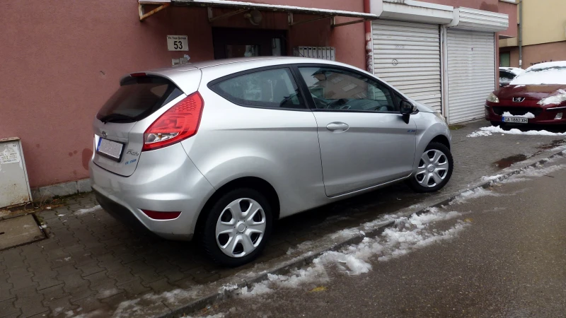 Ford Fiesta 16v A/C (MK-7), снимка 4 - Автомобили и джипове - 47967175