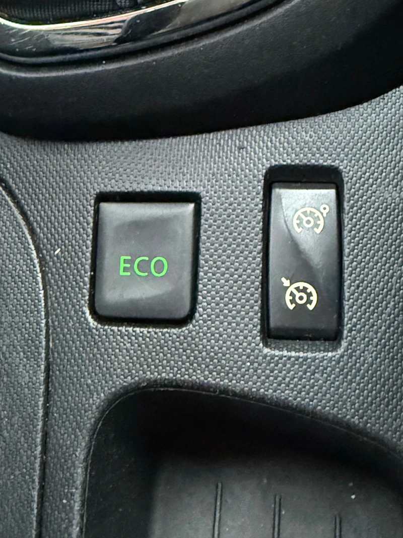 Renault Captur 1.5 DCI NAVI, снимка 12 - Автомобили и джипове - 51115845