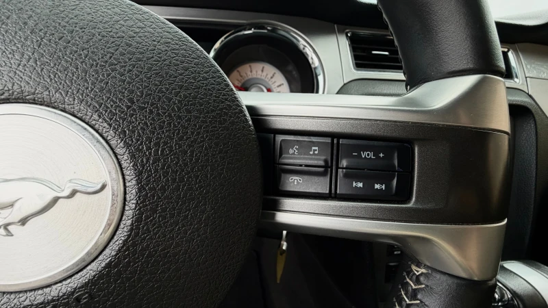 Ford Mustang 4.0 V6 GT, снимка 13 - Автомобили и джипове - 53026755