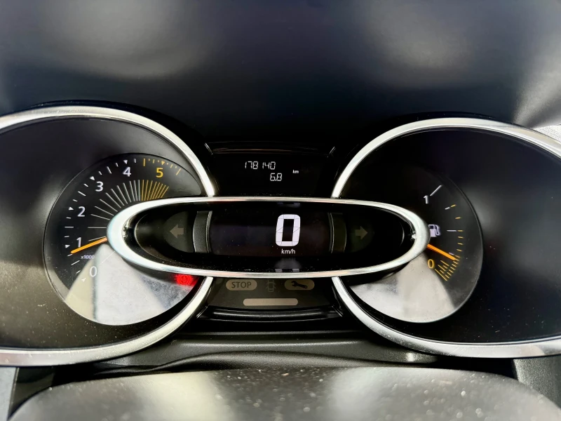 Renault Clio 1.5 D, снимка 12 - Автомобили и джипове - 53194297