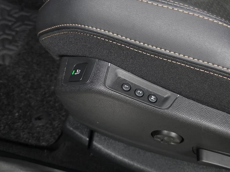 Peugeot 3008 1.5 Automatic ПАНОРАМА* ПОДГРЕВ* МАСАЖ, снимка 14 - Автомобили и джипове - 55944357
