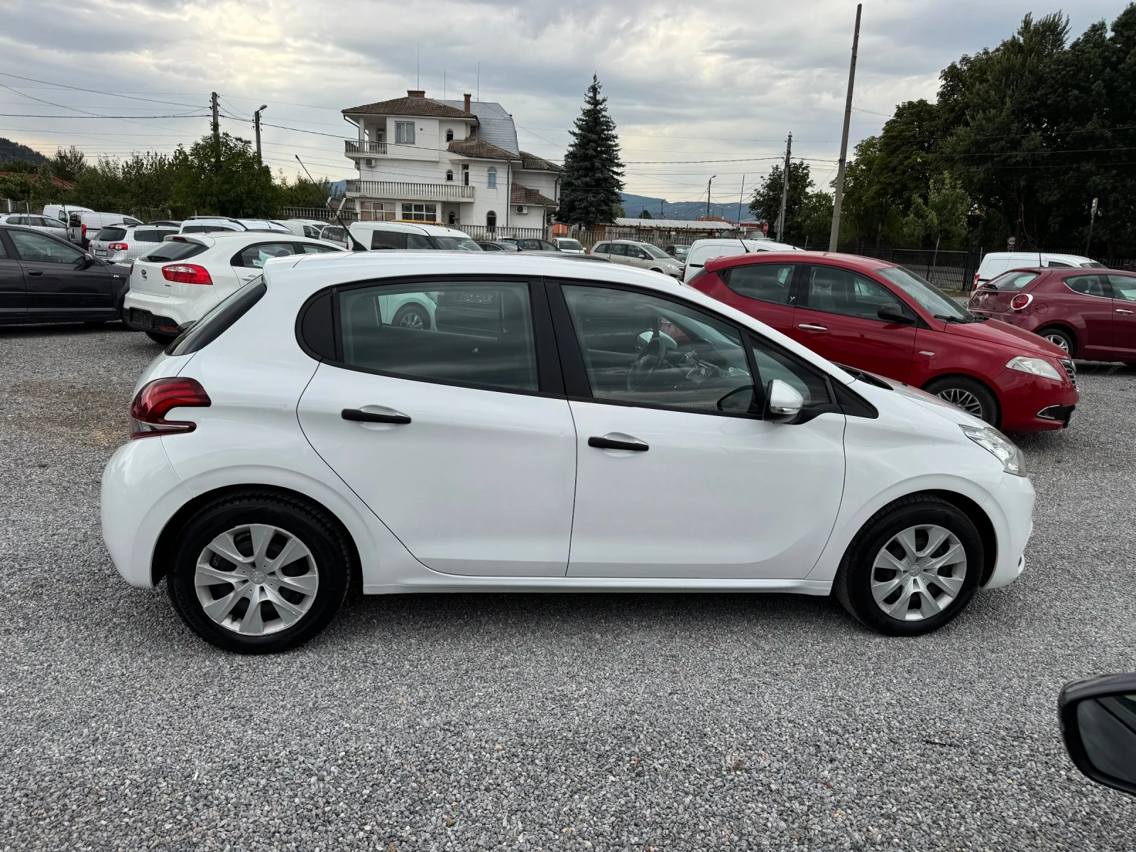 Peugeot 208 1.6HDI Facelift Klima EURO 6 - изображение 8