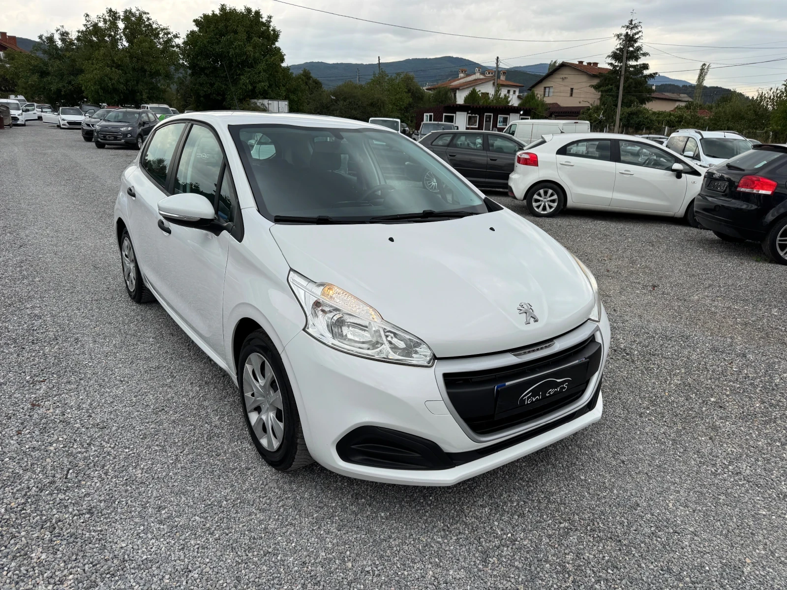 Peugeot 208 1.6HDI Facelift Klima EURO 6 - изображение 10