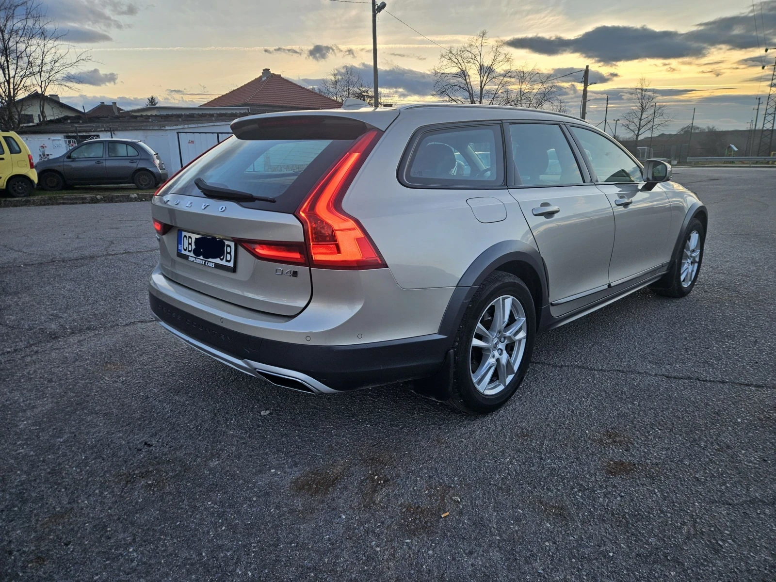 Volvo V90 Cross Country D4 - изображение 3