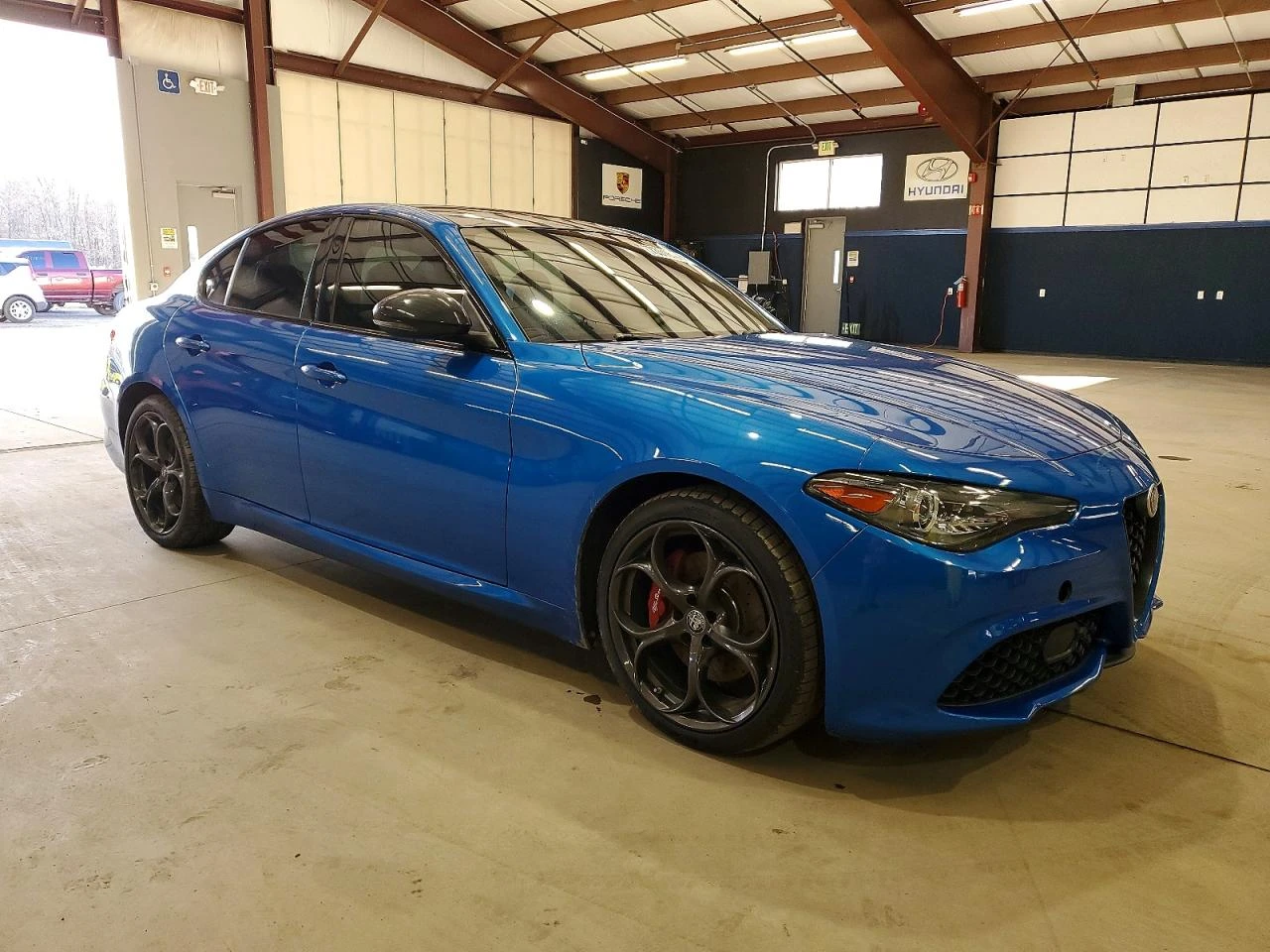 Alfa Romeo Giulia 2l Ti Q4 - изображение 4