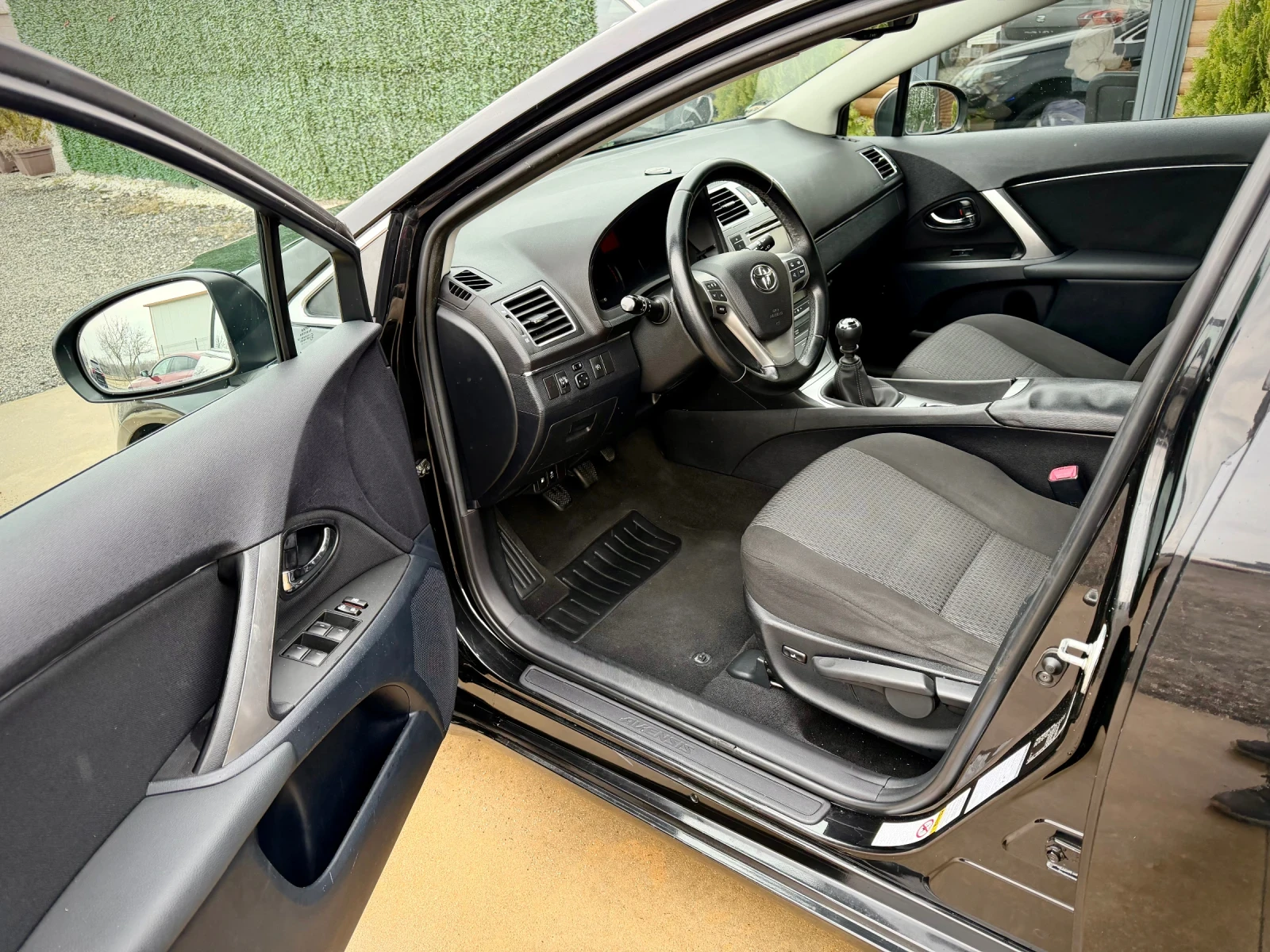 Toyota Avensis 1.8 VALVEMATIC* FACELIFT* CAMERA, снимка 9 - Автомобили и джипове - 53890112