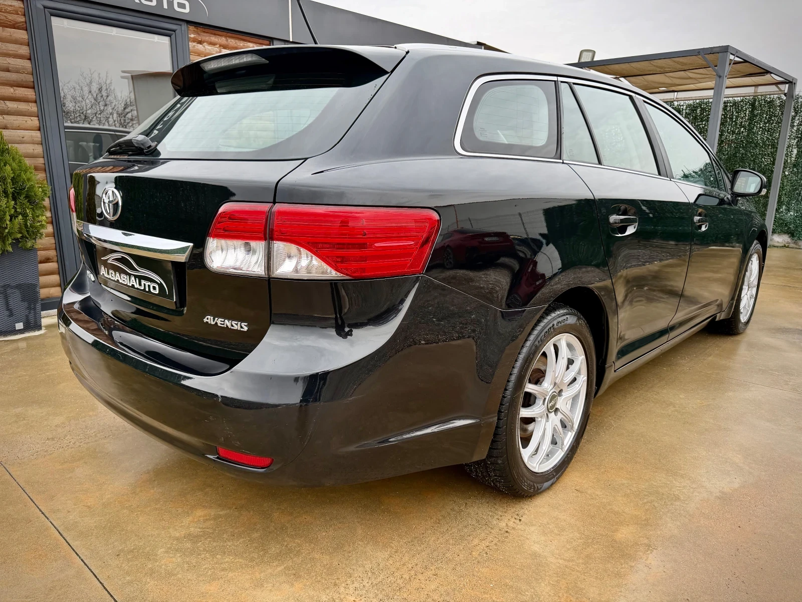 Toyota Avensis 1.8 VALVEMATIC* FACELIFT* CAMERA, снимка 4 - Автомобили и джипове - 53890112