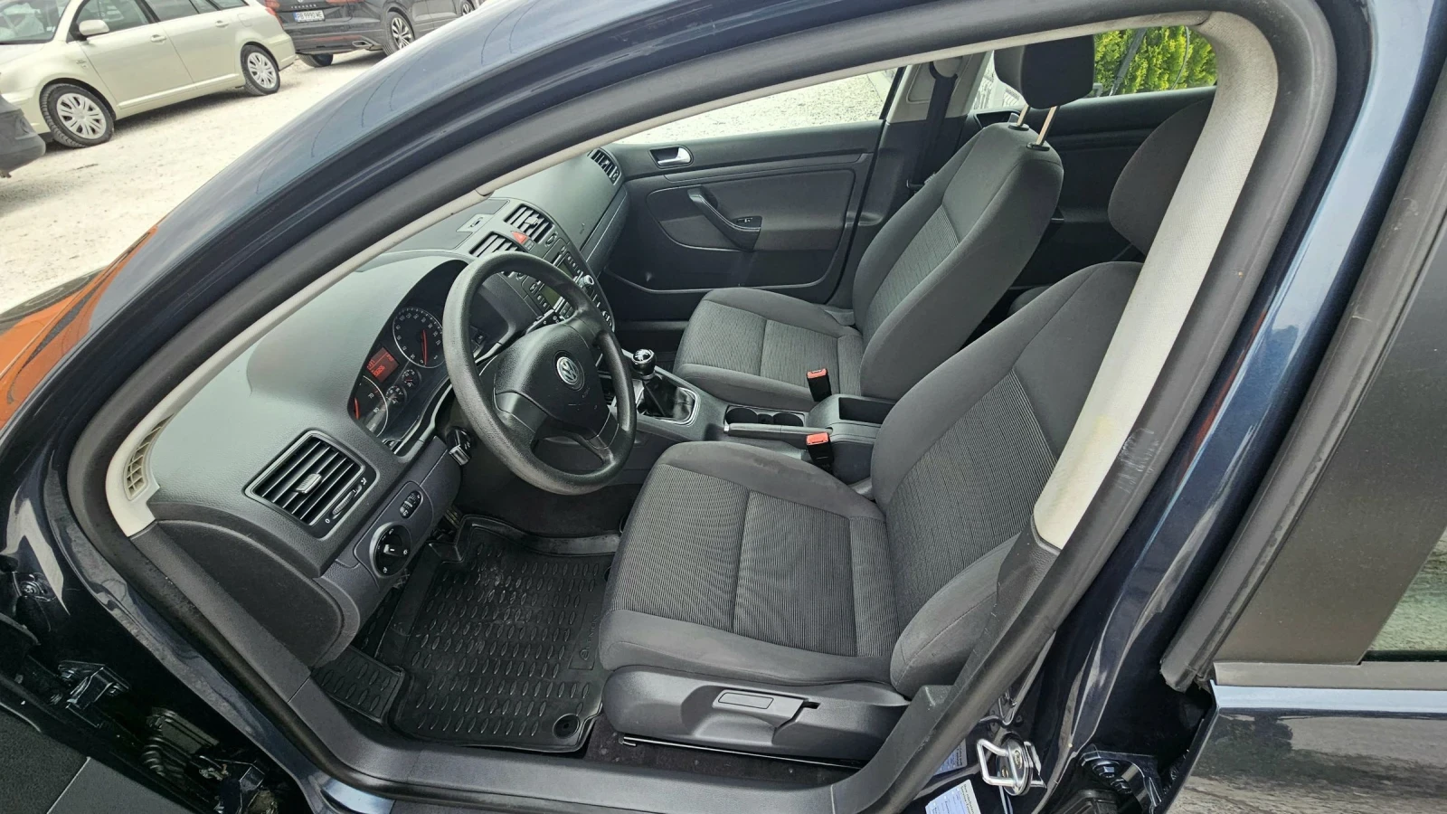 VW Golf Перфектен, снимка 9 - Автомобили и джипове - 54266035