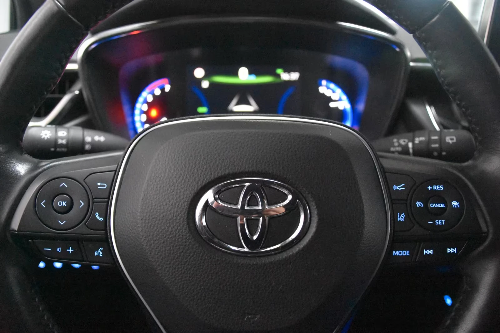Toyota Corolla 1.8 HEV/122HP/TEAMD/CAM/NAVI/195h, снимка 13 - Автомобили и джипове - 54278280