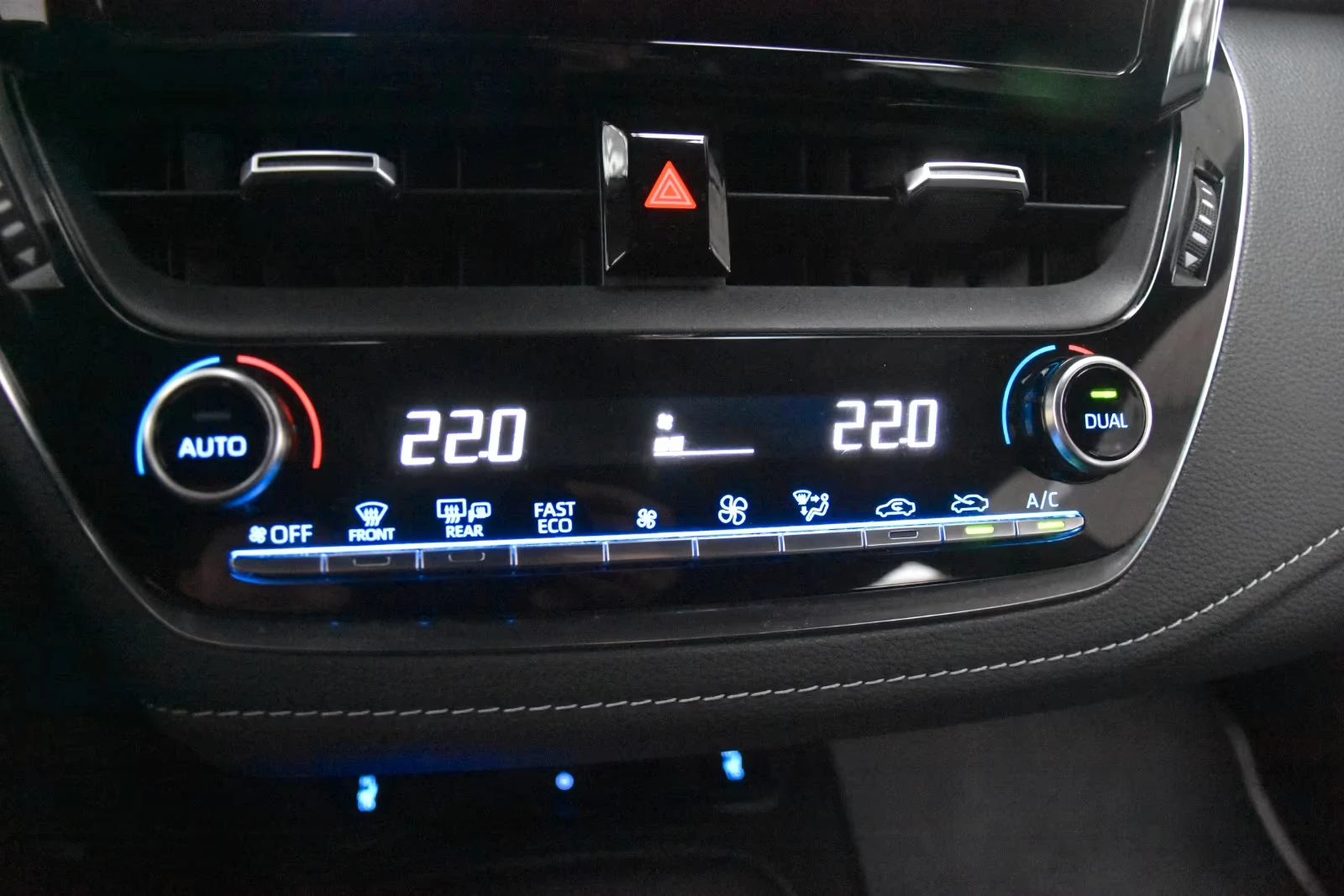 Toyota Corolla 1.8 HEV/122HP/TEAMD/CAM/NAVI/195h, снимка 12 - Автомобили и джипове - 54278280