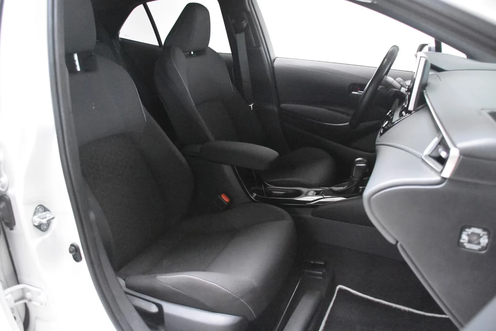 Toyota Corolla 1.8 HEV/122HP/TEAMD/CAM/NAVI/195h, снимка 11 - Автомобили и джипове - 54278280