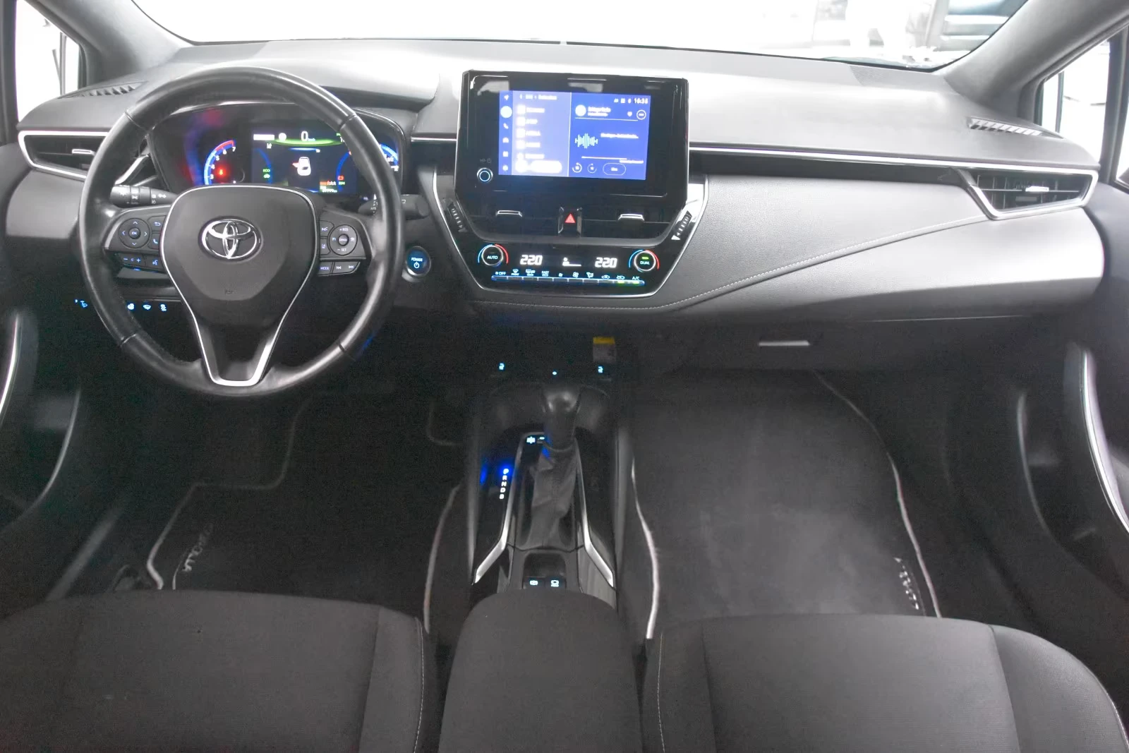 Toyota Corolla 1.8 HEV/122HP/TEAMD/CAM/NAVI/195h, снимка 8 - Автомобили и джипове - 54278280