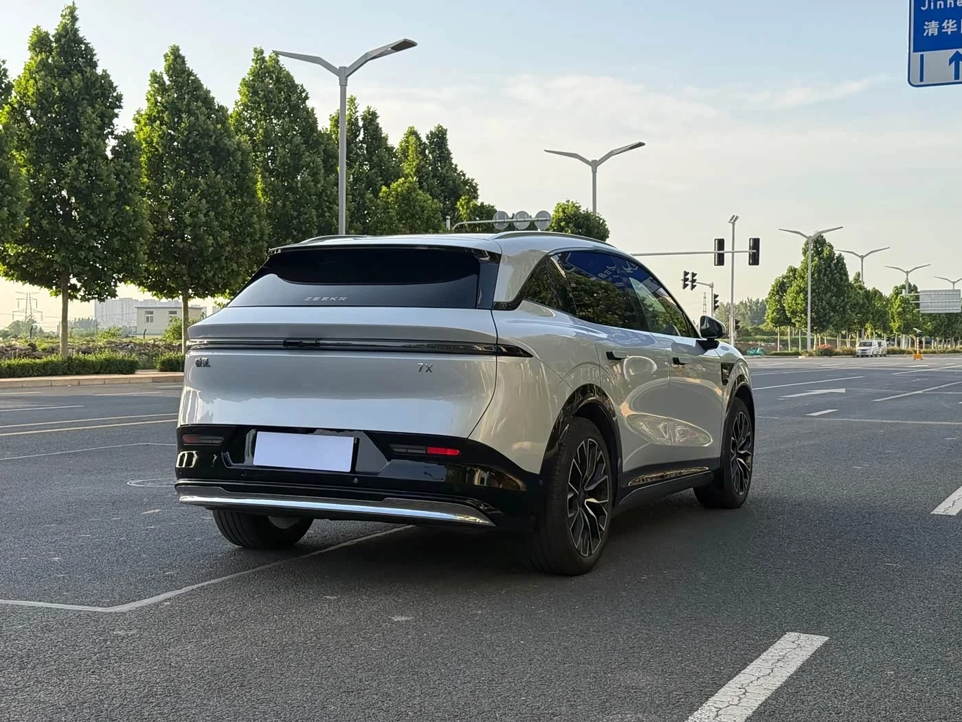 Zeekr 7X Intelligent Drive Edition 780 km autogeorge.com, снимка 4 - Автомобили и джипове - 54566315