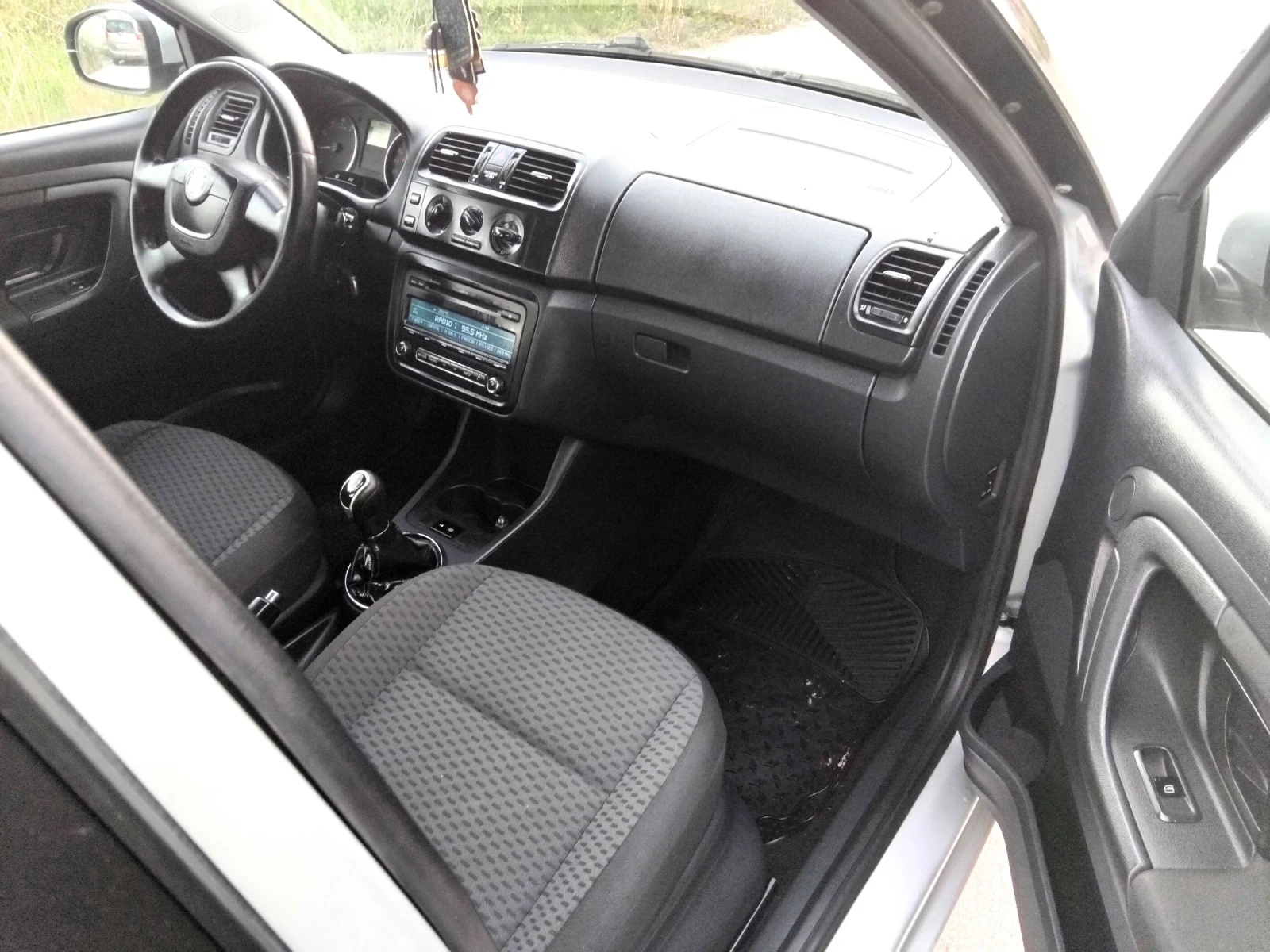 Skoda Fabia 1.2i.65k.ВЕРИГА+ КЛИМА + ГАЗОВ ИНЖЕКЦИОН , снимка 16 - Автомобили и джипове - 54806962