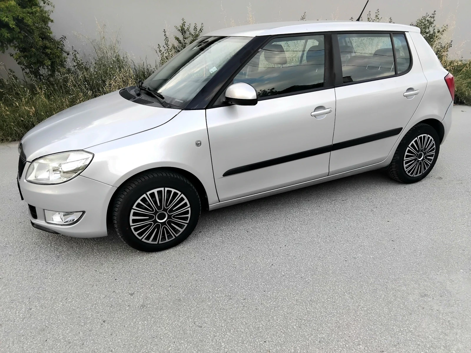 Skoda Fabia 1.2i.65k.ВЕРИГА+ КЛИМА + ГАЗОВ ИНЖЕКЦИОН , снимка 3 - Автомобили и джипове - 54806962