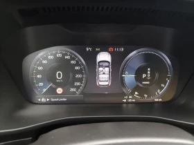 Volvo XC40 PLUG in Hybrid , снимка 13