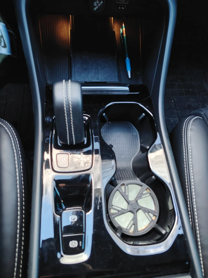 Volvo XC40, снимка 7 - Автомобили и джипове - 53023506