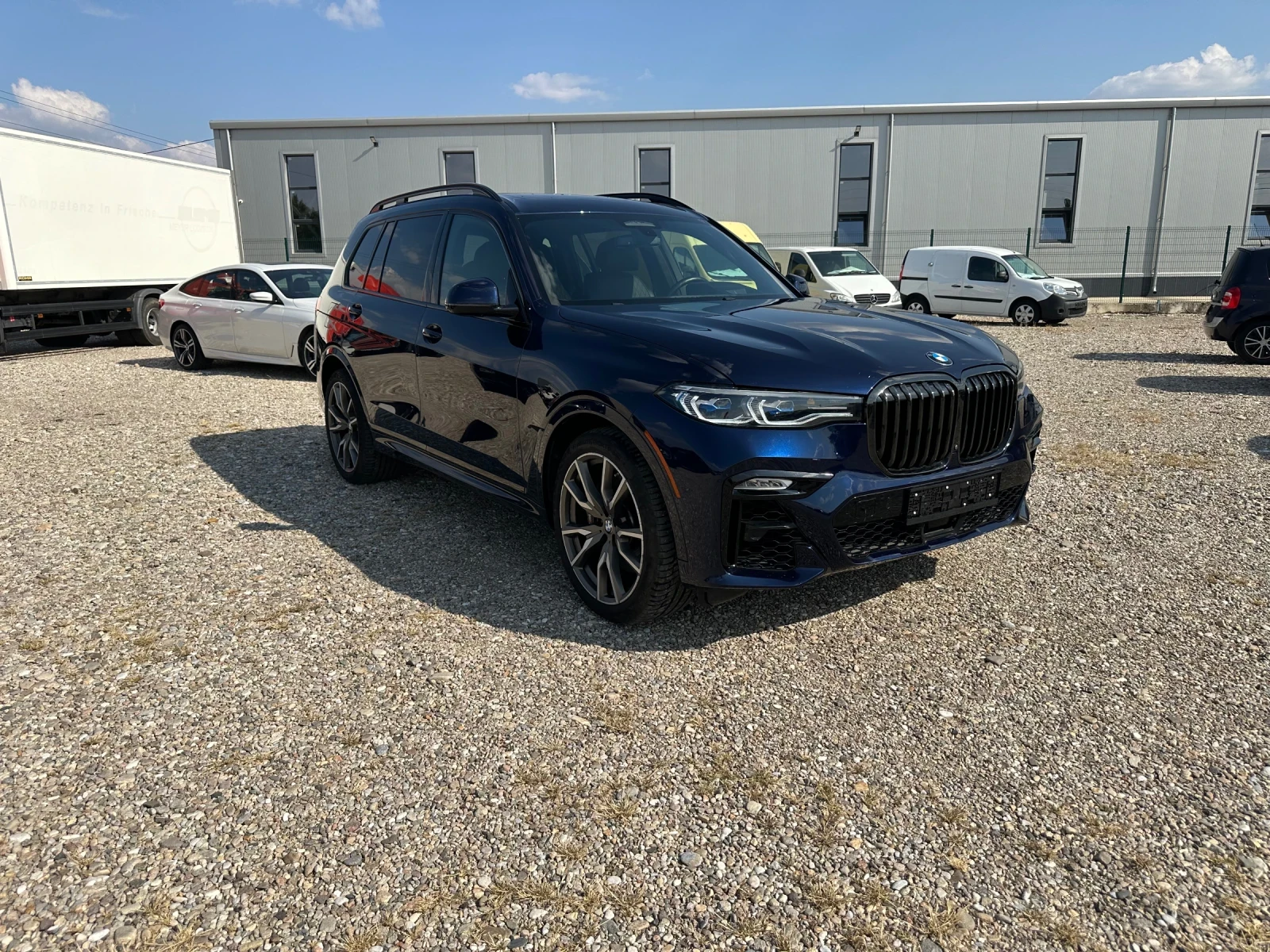 BMW X7 M50i - изображение 2