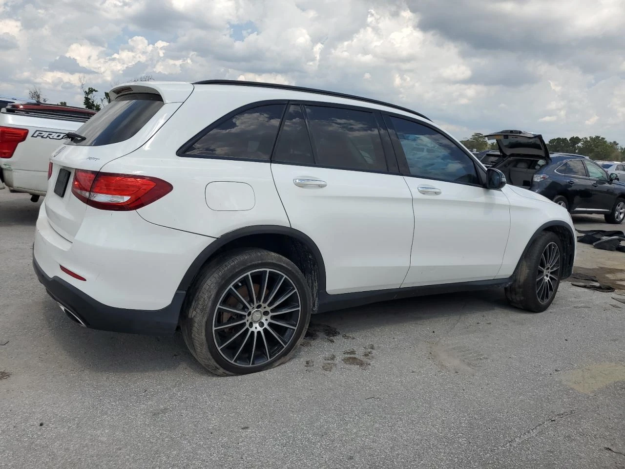 Mercedes-Benz GLC 300  - изображение 4