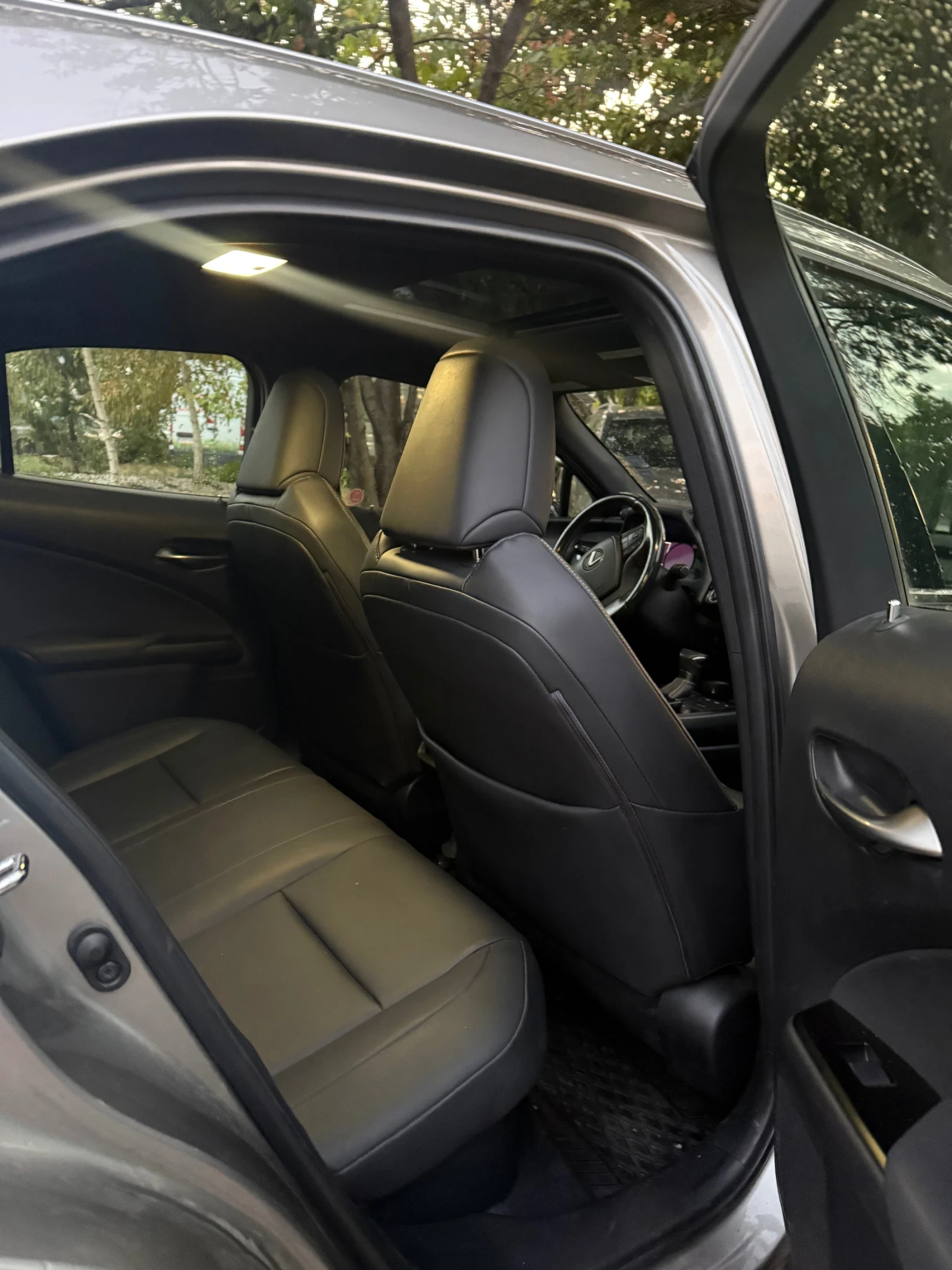 Lexus UX 250h, снимка 10 - Автомобили и джипове - 56073822