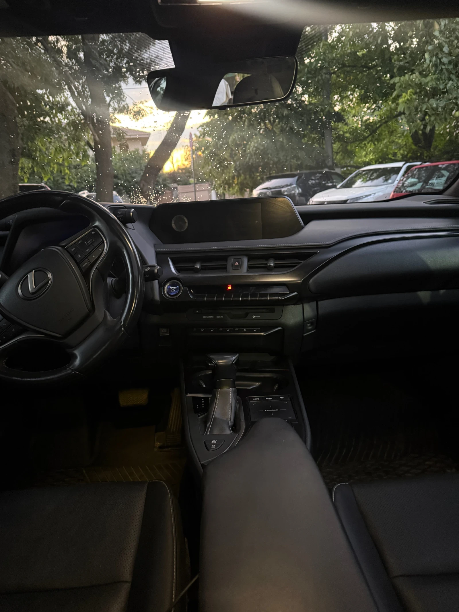 Lexus UX 250h, снимка 6 - Автомобили и джипове - 56073822