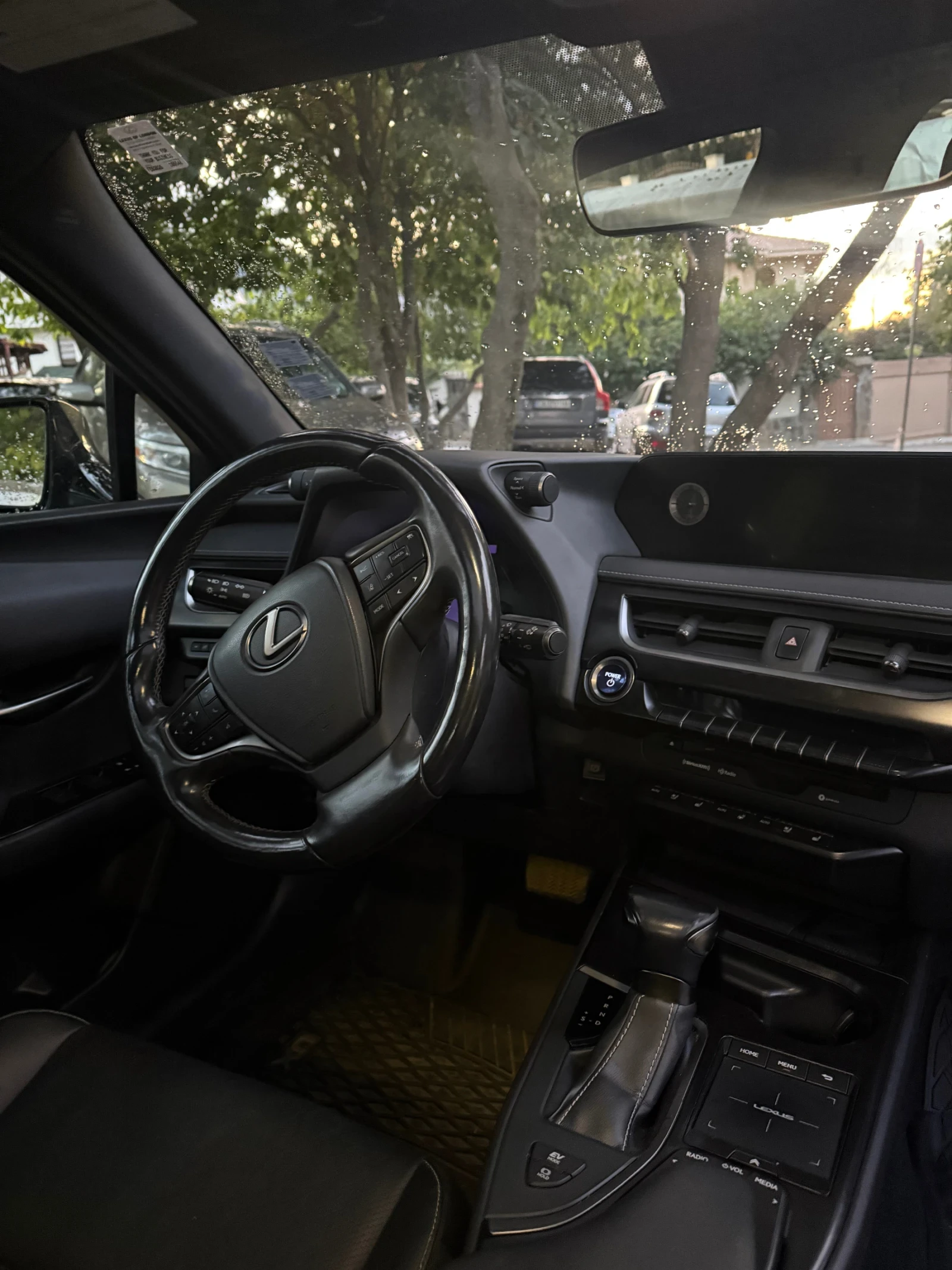 Lexus UX 250h, снимка 9 - Автомобили и джипове - 56073822
