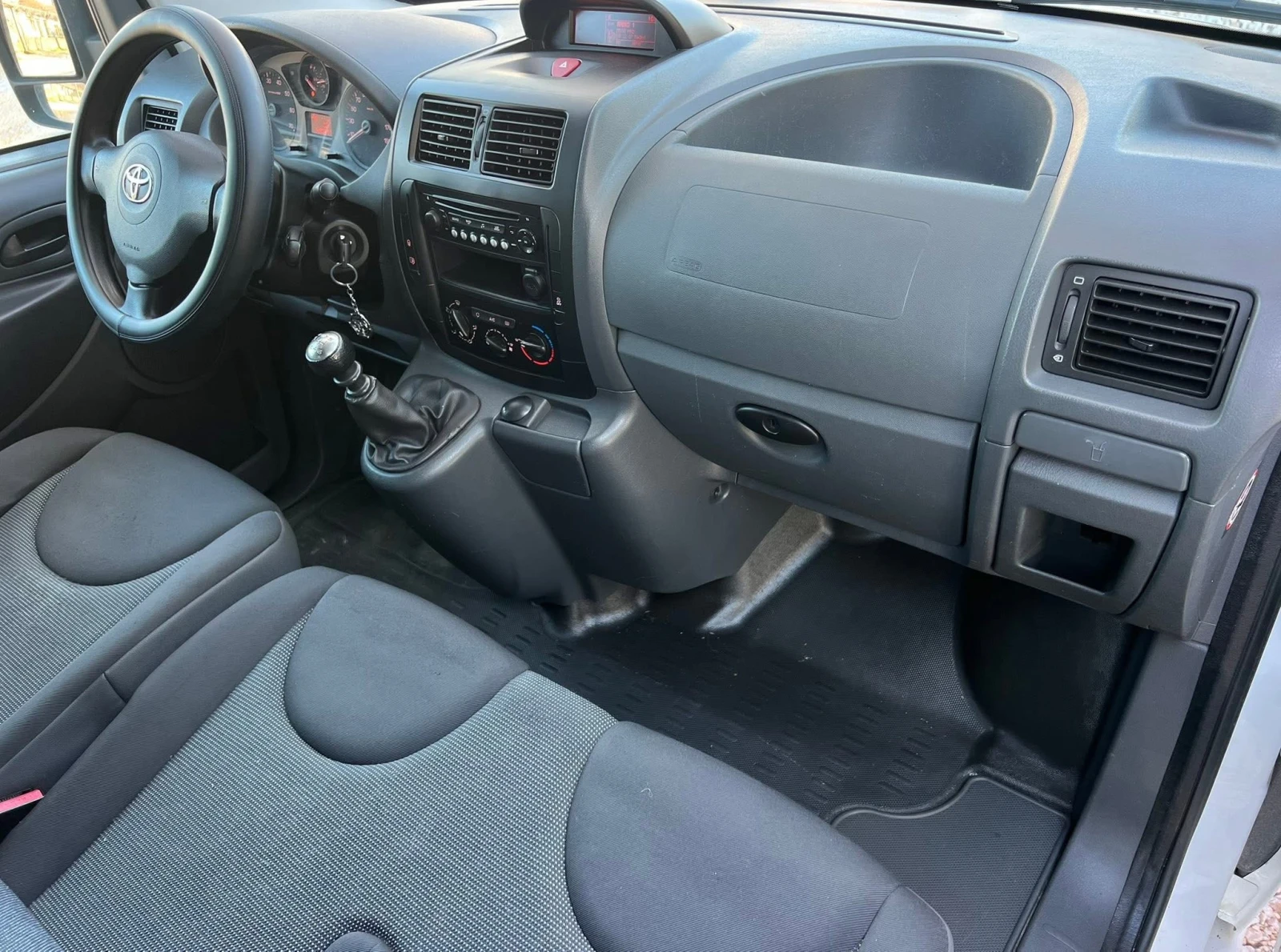 Toyota Proace 2.0d KLIMATIK/TOVAREN/6sk/PODGREV/UNIKAT | Mobile.bg � ����������� 14