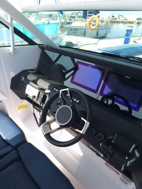 Моторна яхта Axopar 29 SUN TOP, снимка 7 - Воден транспорт - 53152387