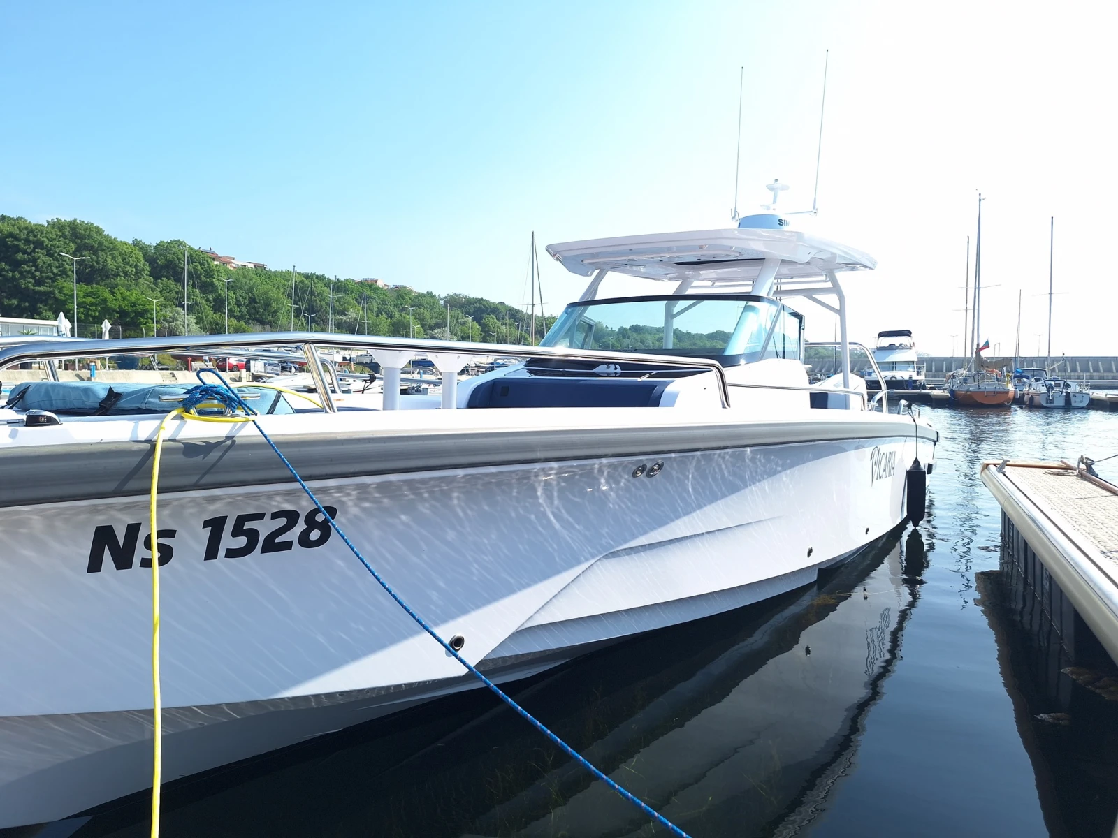 Моторна яхта Axopar 29 SUN TOP - изображение 2