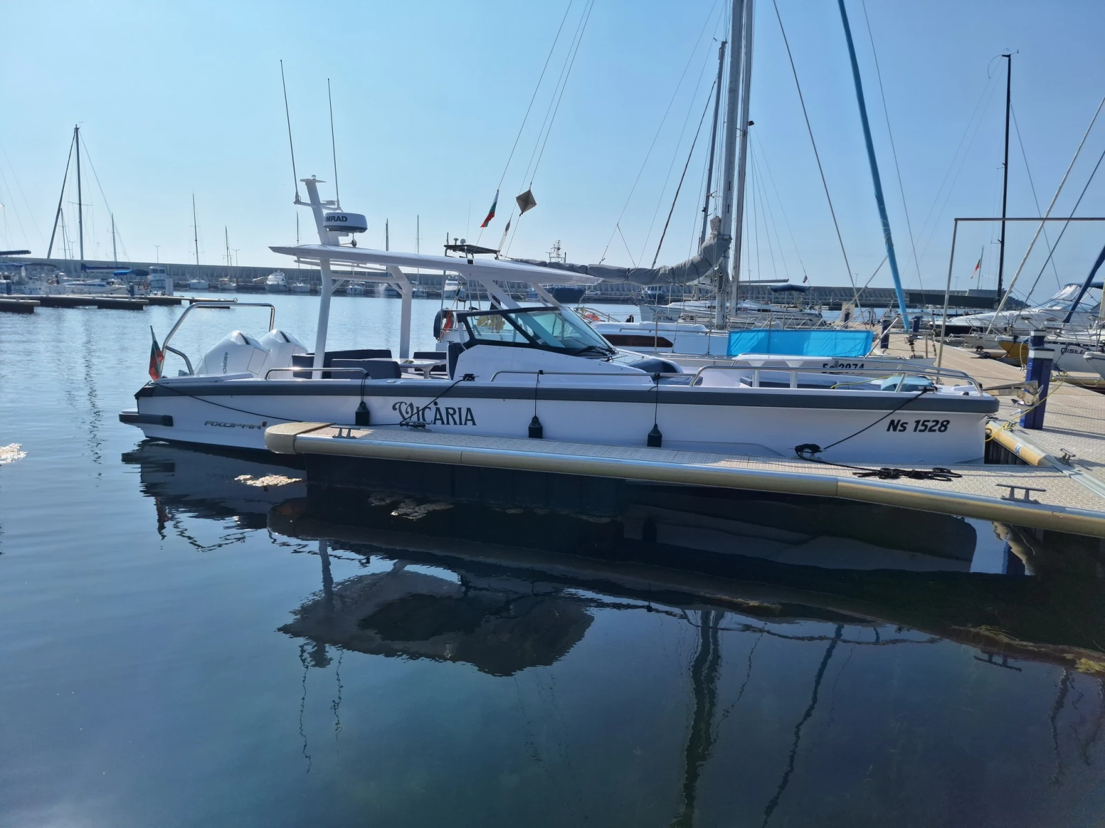 Моторна яхта Axopar 29 SUN TOP - изображение 4