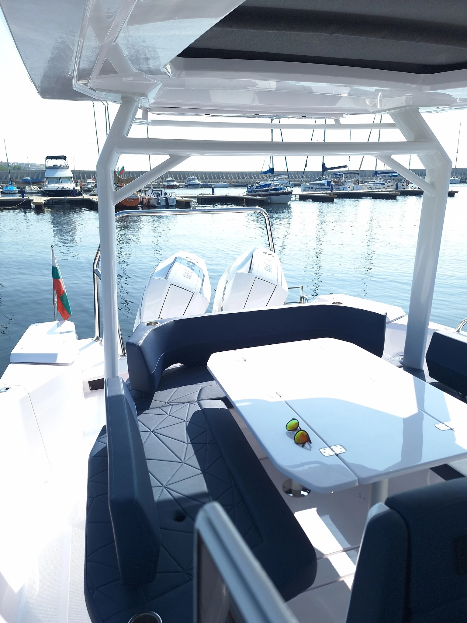 Моторна яхта Axopar 29 SUN TOP - изображение 8