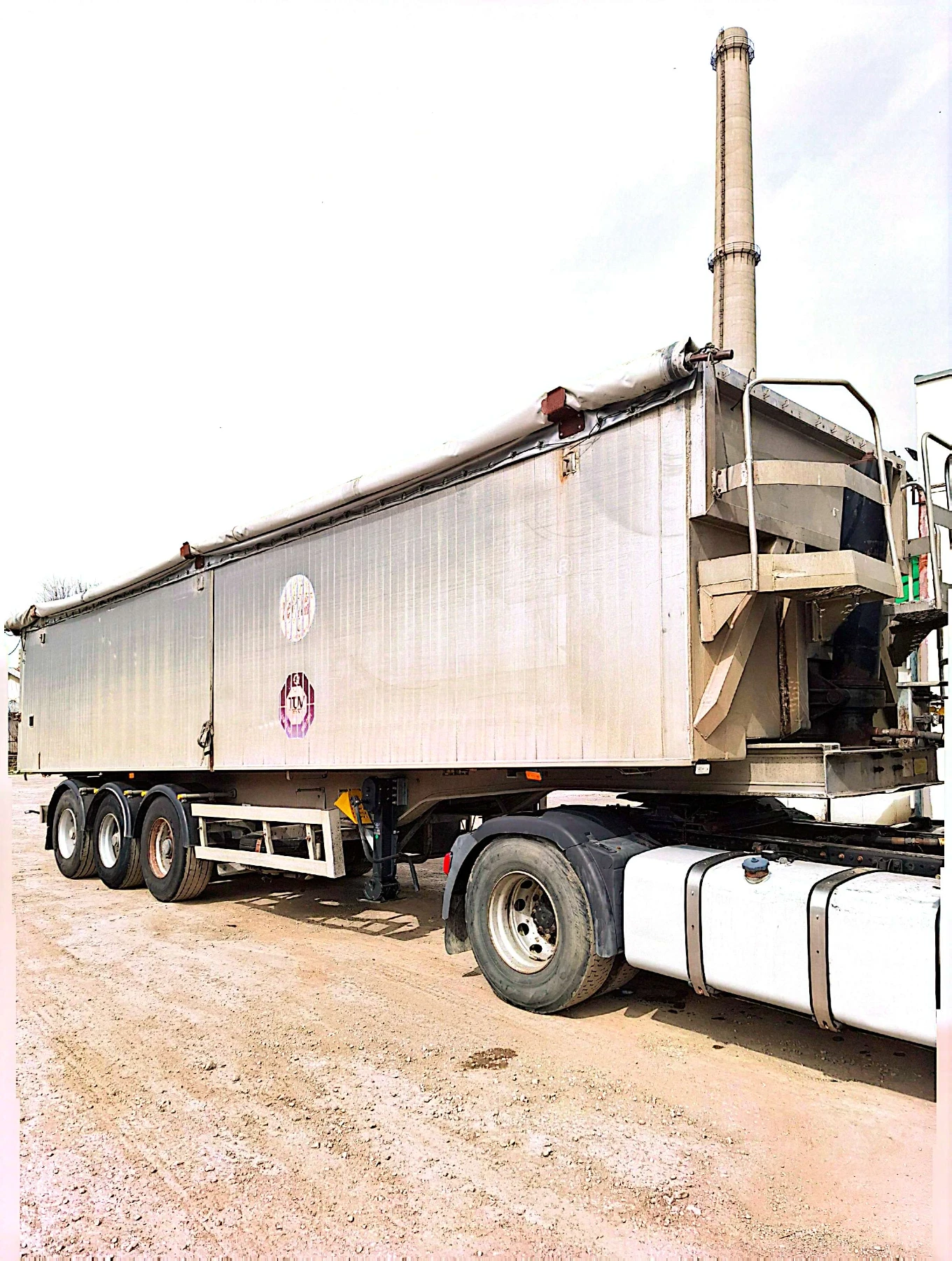 Полуремарке Benalu