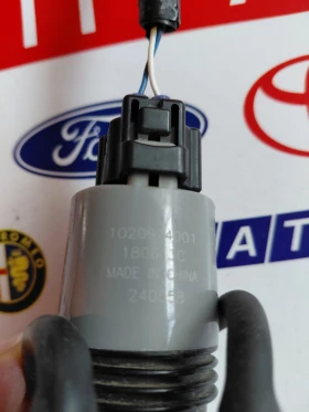 1020974001 Помпичка чистачки заToyota Auris E180, снимка 3