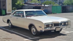 Oldsmobile Cutlass Delta 88 - 425ci