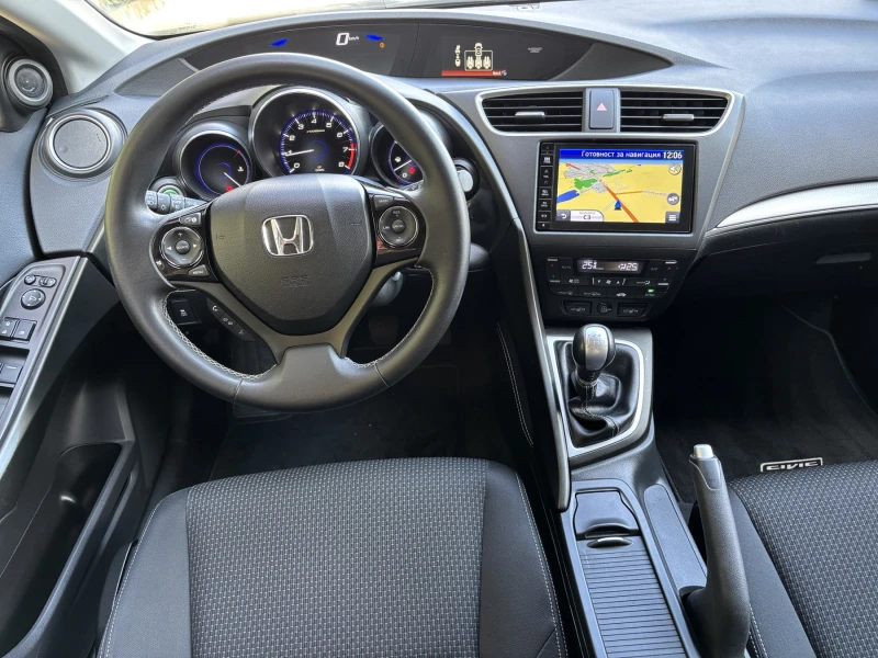 Honda Civic Hatchback Elegance 1.8 i-VTEC, снимка 10 - Автомобили и джипове - 47340902