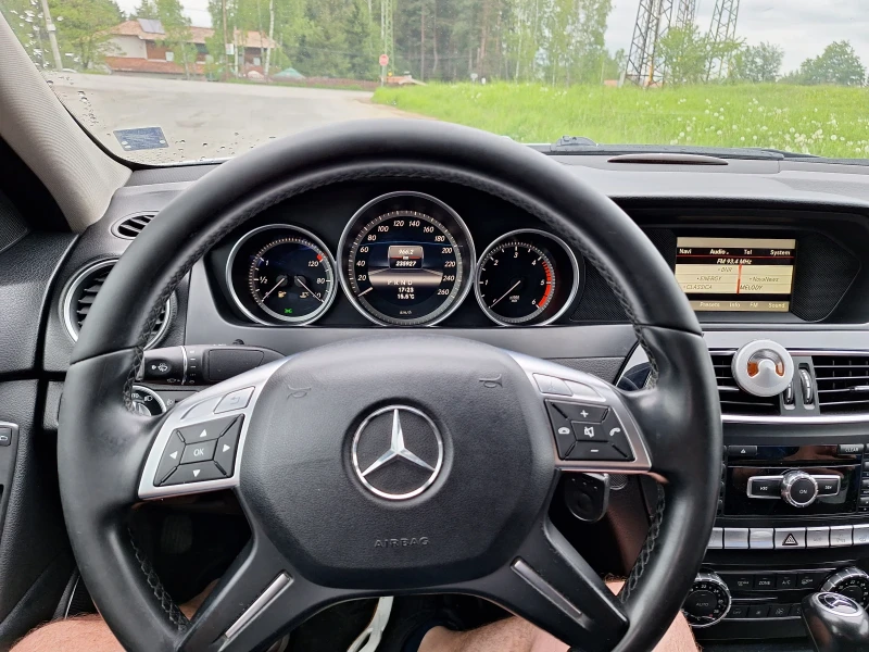 Mercedes-Benz C 200 Седан, снимка 9 - Автомобили и джипове - 48097677